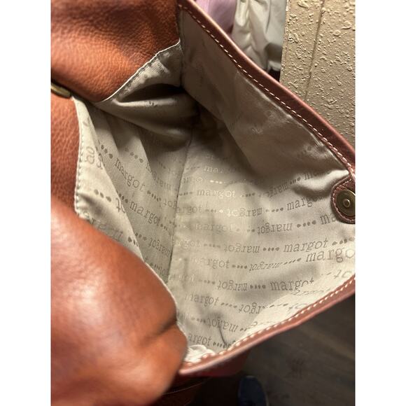 Margot of New York Beautiful Large Leather Crossbody / Shoulder Purse - Picture 15 of 16